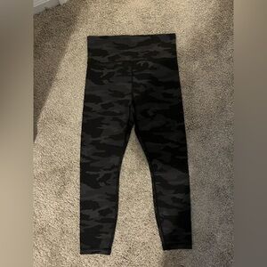 Women’s Athleta Leggings in Black Camo print
